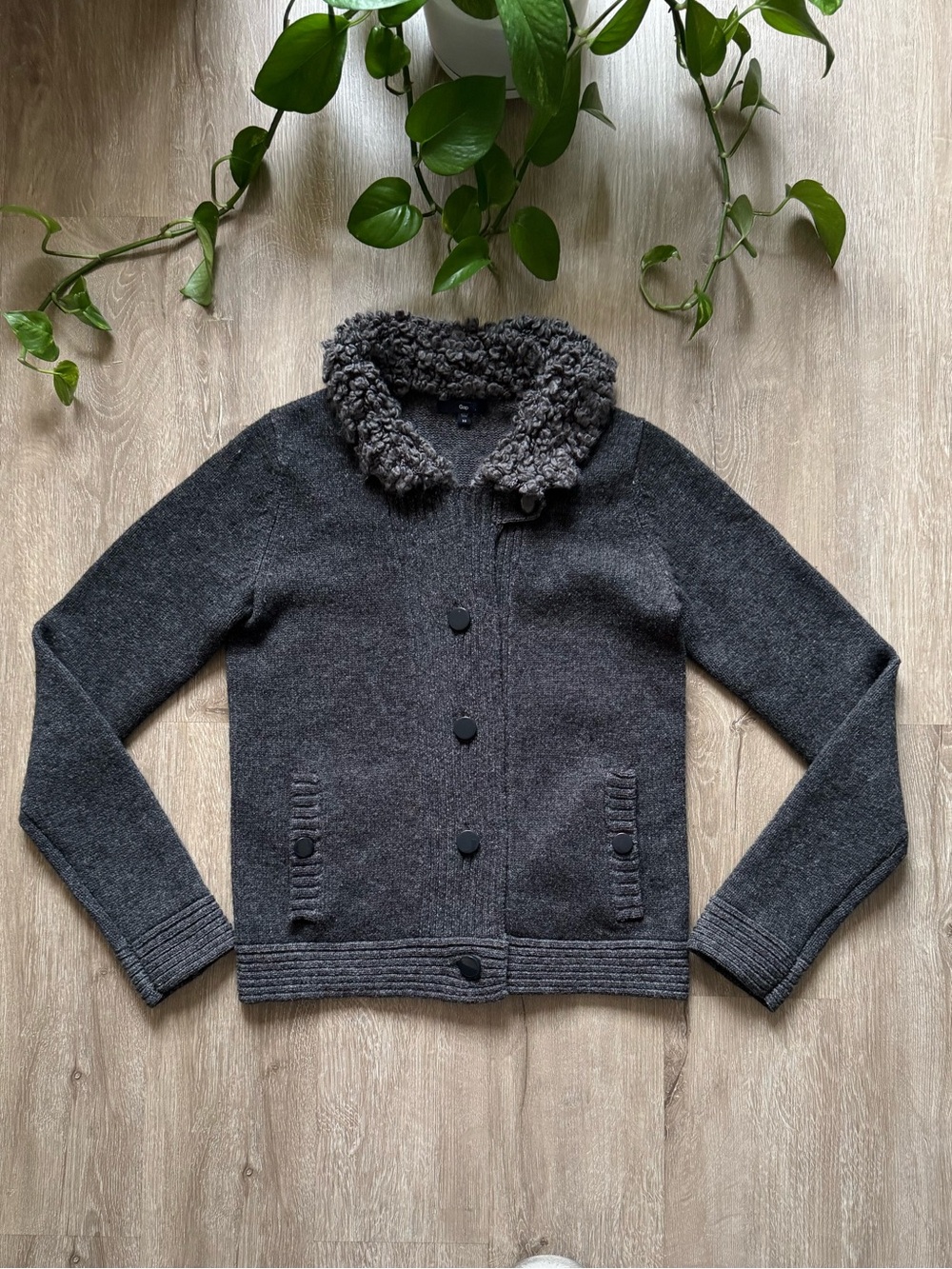 VTG Gap Gray 100% Wool Boucle collard Cardigan Sweater